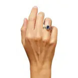 Pierścionek zaręczynowy z szafirem i diamentami Pierścionek zaręczynowy z szafirem i diamentami